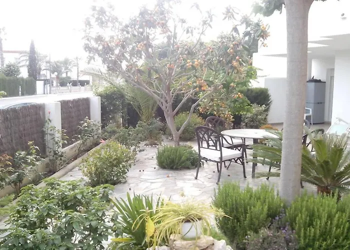 Bonito Apartamento De 3 Hab. Con Jardin